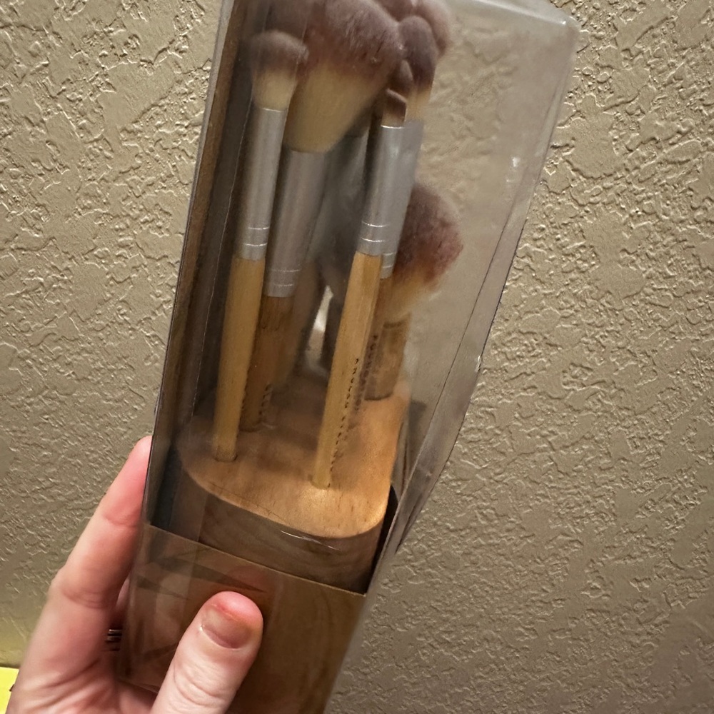 BAMBOO Naturals Brush Essentials with Holder - Picture 3 of 4